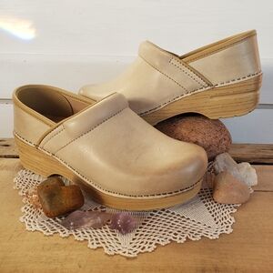 Sand Dansko Pro Honey Clog Burnished Distress Boho Cottage Coastal Festive 5.5-6